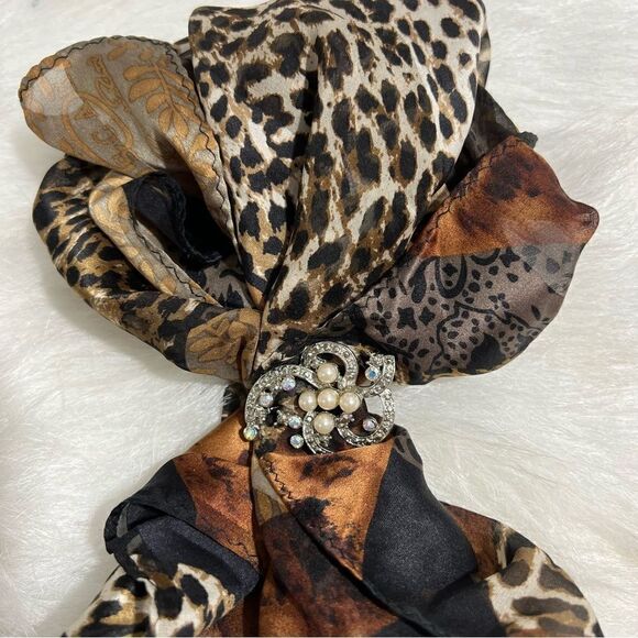 1960's Vintage Simulated Pearl and Australian Aurora‎ Borealis Stones Brooch Pin - Picture 9 of 10